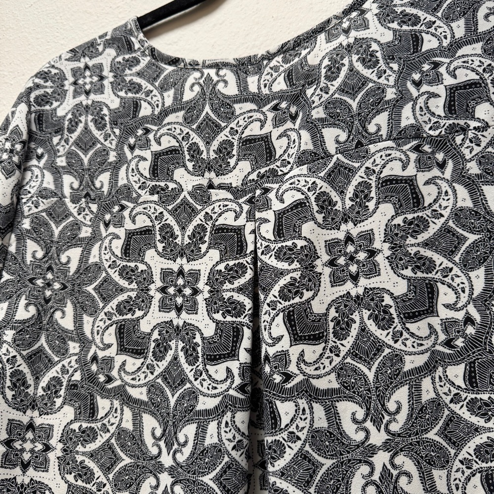 Cato Black and White Graphic Boxy Blouse with Mandarin Collar - Picture 6 of 7